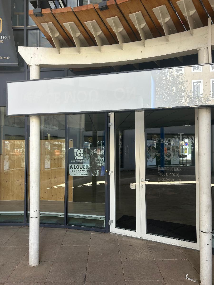 Local commercial 212 m² · à Annonay · 212 m² · 1 200 €/mois